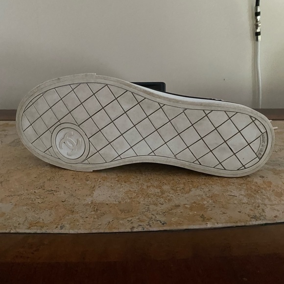 Authentic Chanel sneakers 8.5/w box - Picture 5 of 6